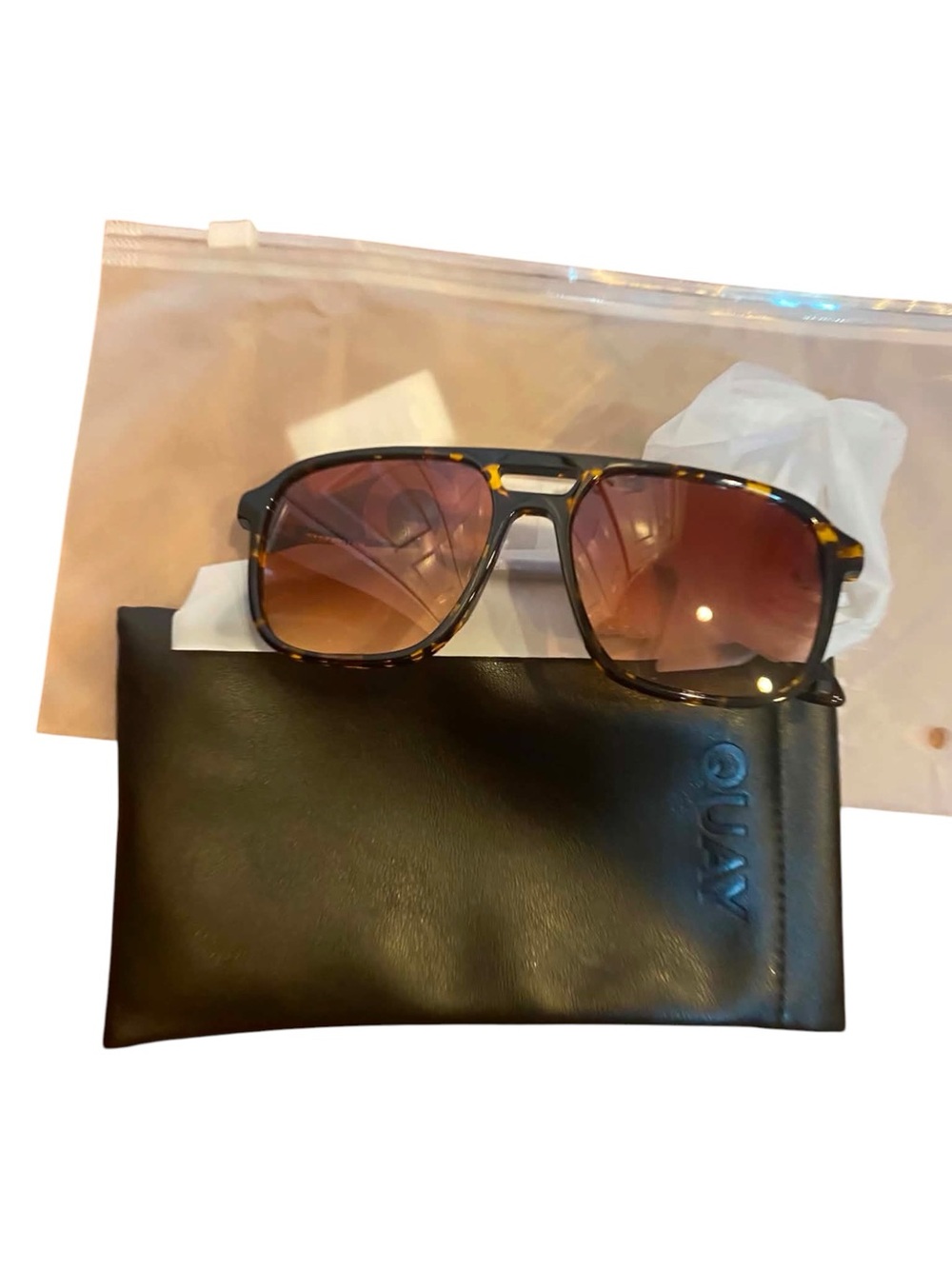 NWT Quay Sunglasses BLACK